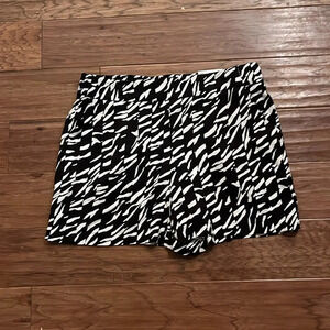 Nine West Black and White Shorts Size L